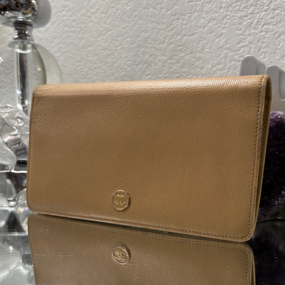 EUC AUTHENTIC Chanel Coco Button Calfskin Beige BIFOLD LONG Leather Wallet